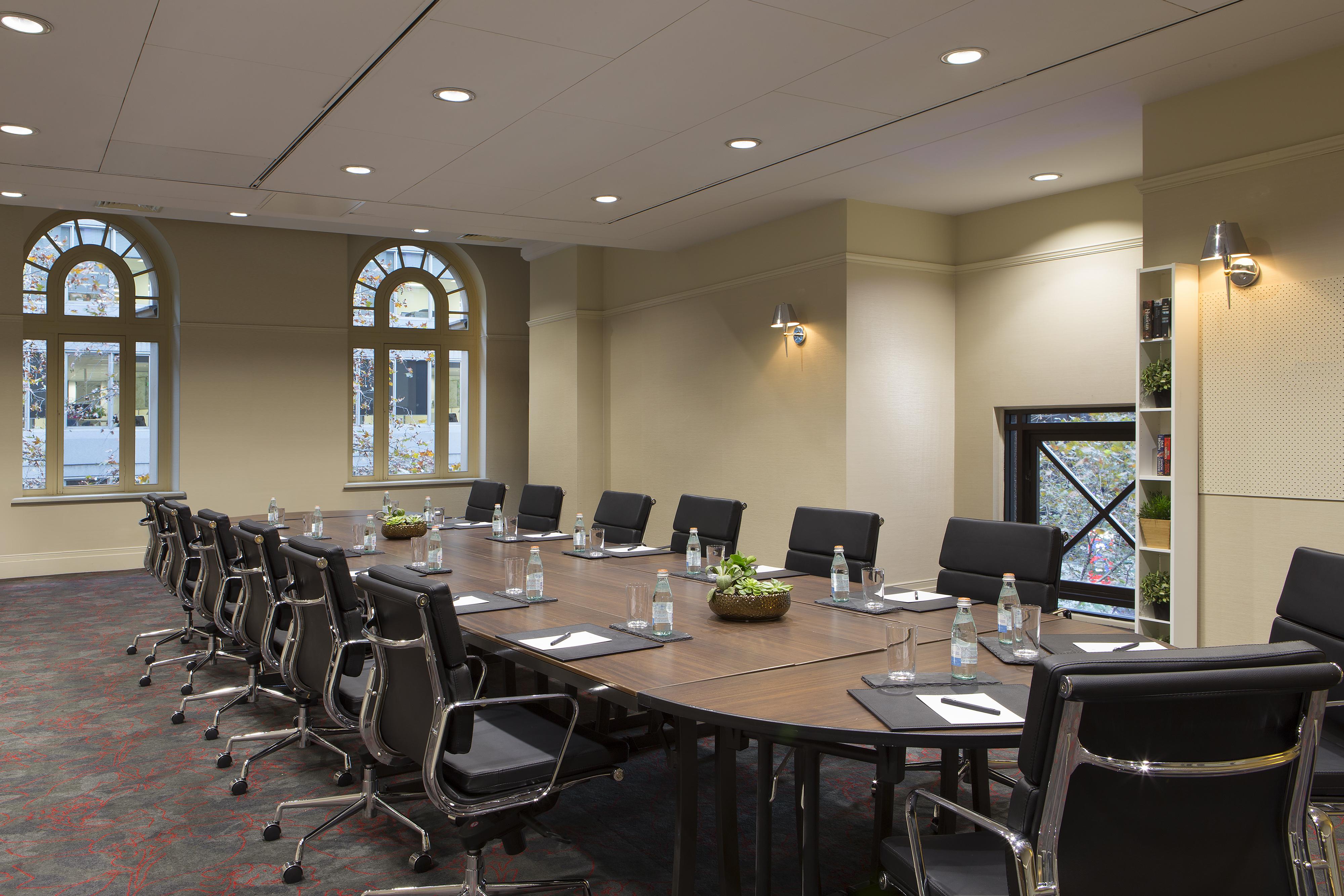 Sydney Harbour Marriott Hotel At Circular Quay מראה חיצוני תמונה The Boardroom