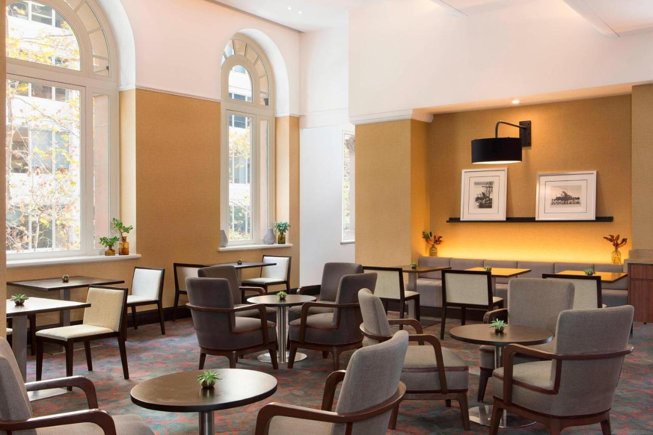 Sydney Harbour Marriott Hotel At Circular Quay מראה חיצוני תמונה The Library at The Fullerton Hotel