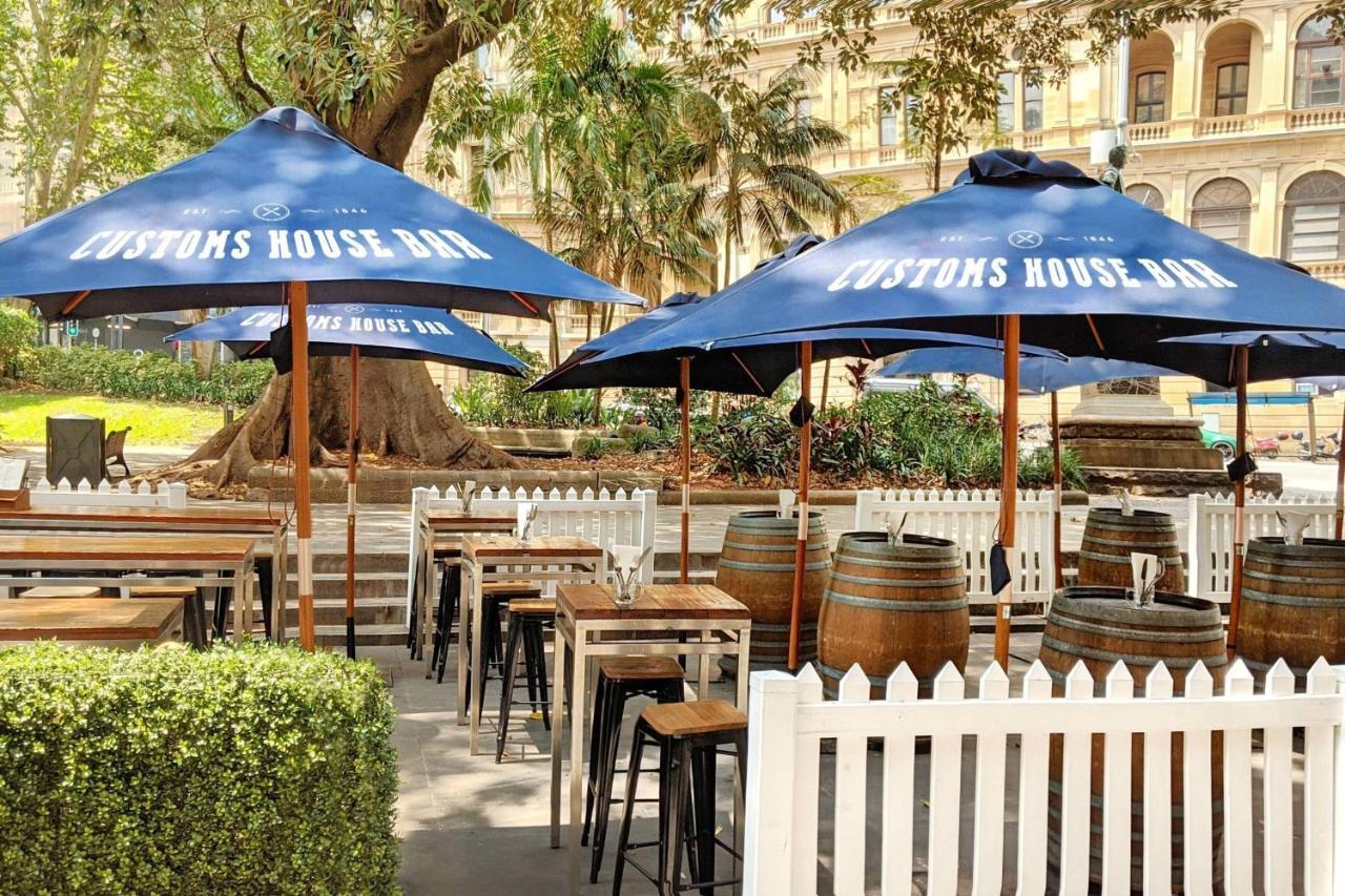 Sydney Harbour Marriott Hotel At Circular Quay מראה חיצוני תמונה The beer garden at the Duke of Brunswick Hotel