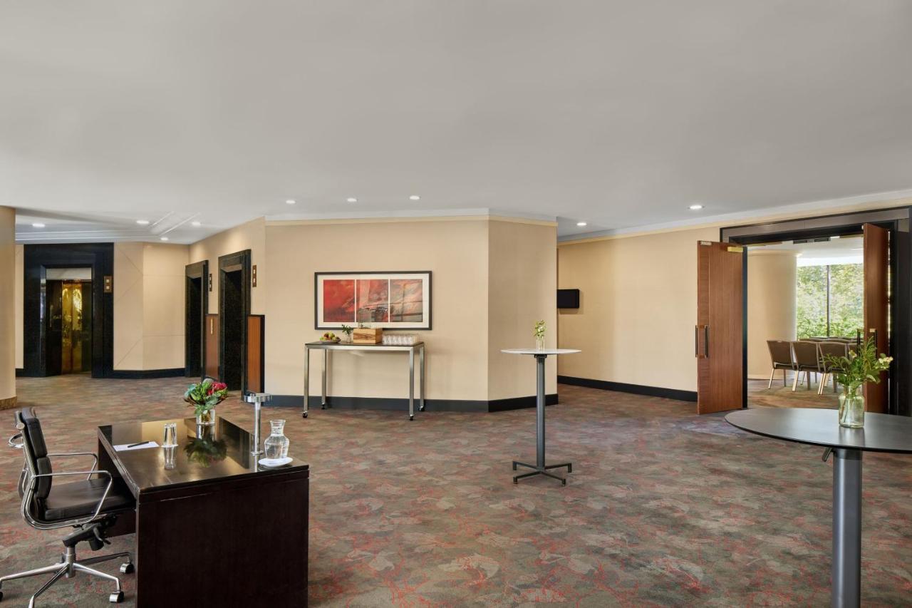 Sydney Harbour Marriott Hotel At Circular Quay מראה חיצוני תמונה The lobby of the hotel