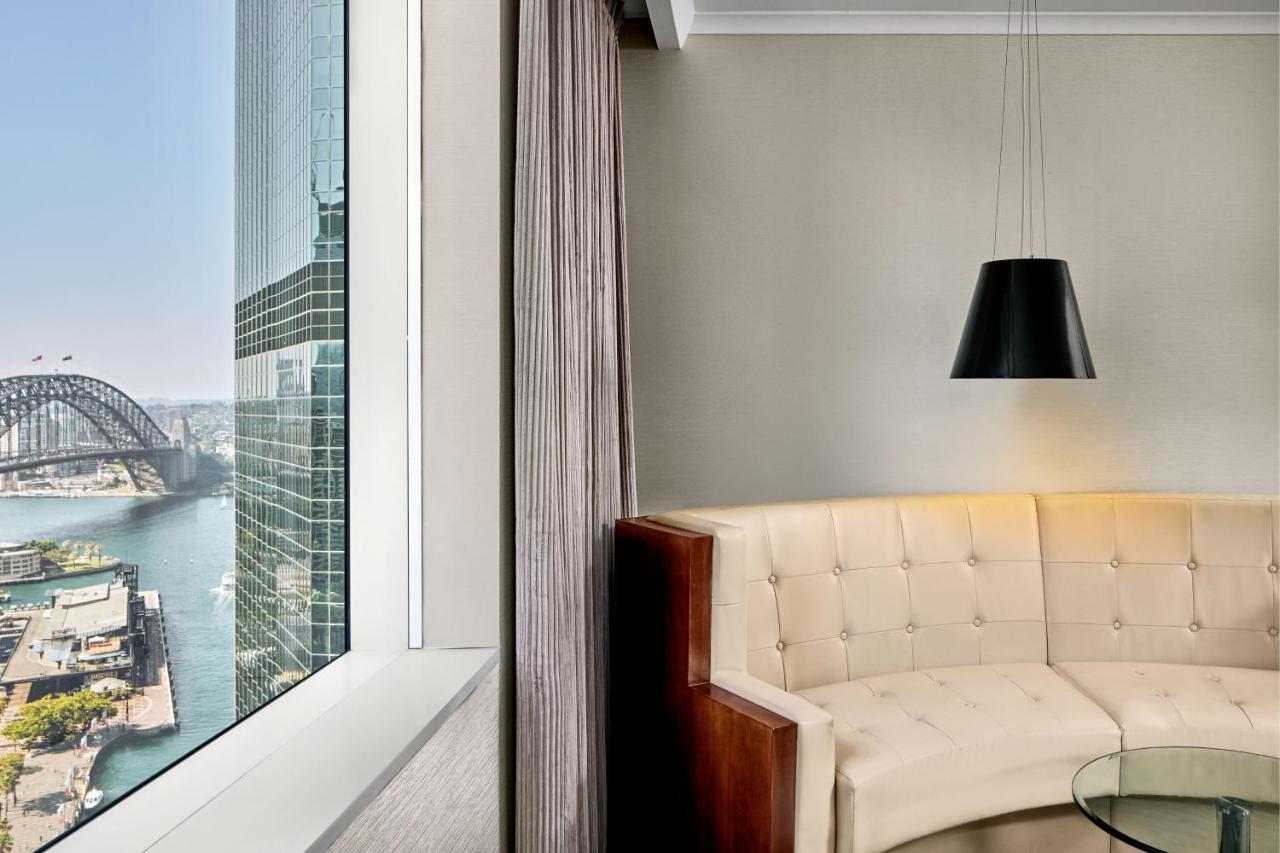 Sydney Harbour Marriott Hotel At Circular Quay מראה חיצוני תמונה A view of the Sydney Harbour Bridge from a suite at the hotel